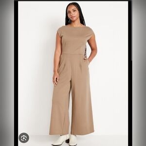 Chic Strapless Dress in Taupe